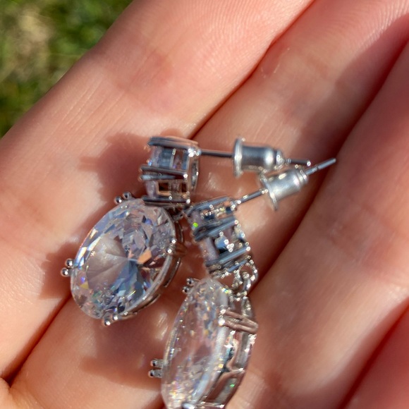 NEW Gorgeous silver plated Sparkle ❇️ Earrings - Picture 7 of 7